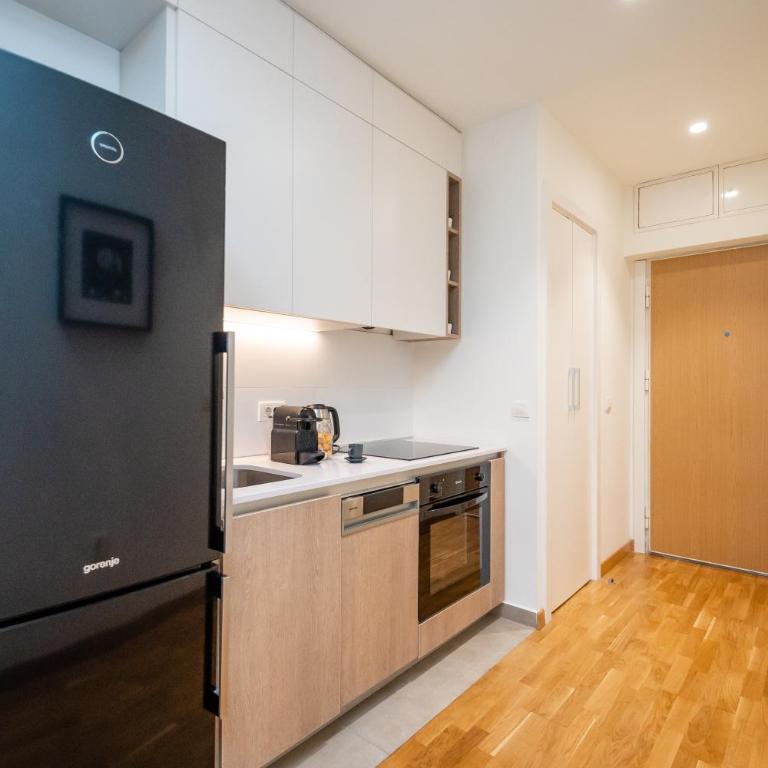 New York Belgrade Waterfront - One-Bedroom Apartment with Balcony and Water View - 7