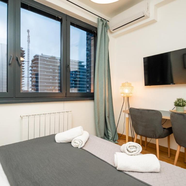 New York Belgrade Waterfront - One-Bedroom Apartment with Balcony and Water View - 10