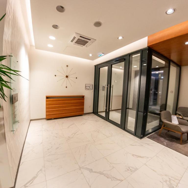 New York Belgrade Waterfront - One-Bedroom Apartment with Balcony and Water View - 14