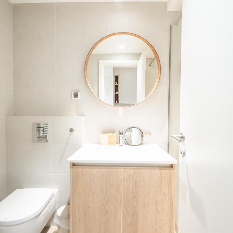New York Belgrade Waterfront - One-Bedroom Apartment with Balcony and Water View - 16
