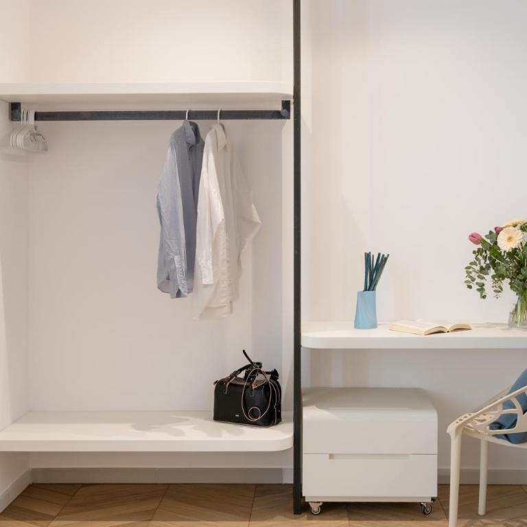 Elisea Your City Escape - Camera Matrimoniale Deluxe con Balcone - 4