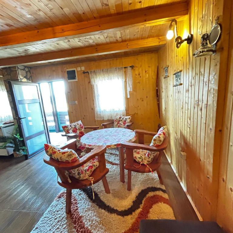Durmitor's sun cottages - Three-Bedroom House - 17