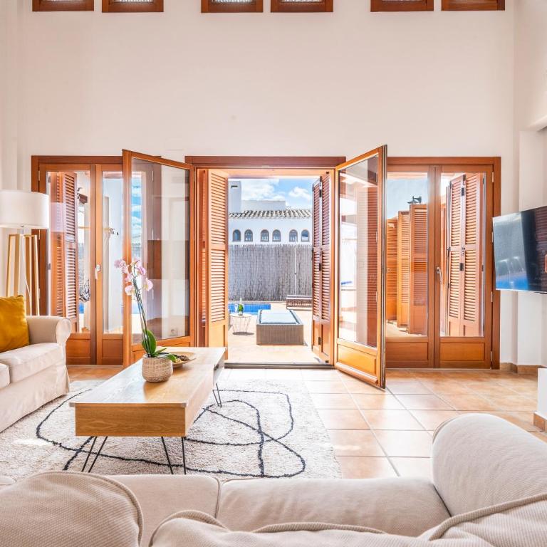 Villa with sunny private pool in golf resort - child friendly! - Three-Bedroom Villa - 5