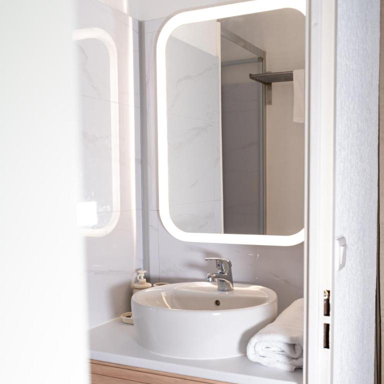 Studio Carqueiranne Piscine, Plage, Balcon - Appartement 1 Chambre - 24