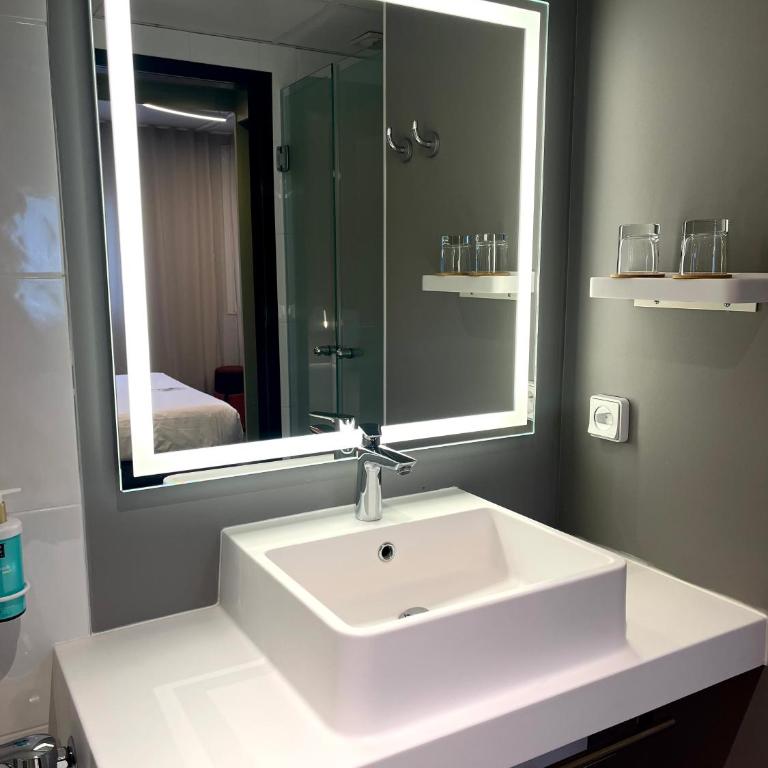 Novotel Suites Clermont Ferrand Polydome - Suite Double Supérieure avec Canapé-Lit - 24