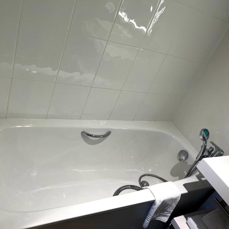 Novotel Suites Clermont Ferrand Polydome - Suite Double Supérieure avec Canapé-Lit - 21