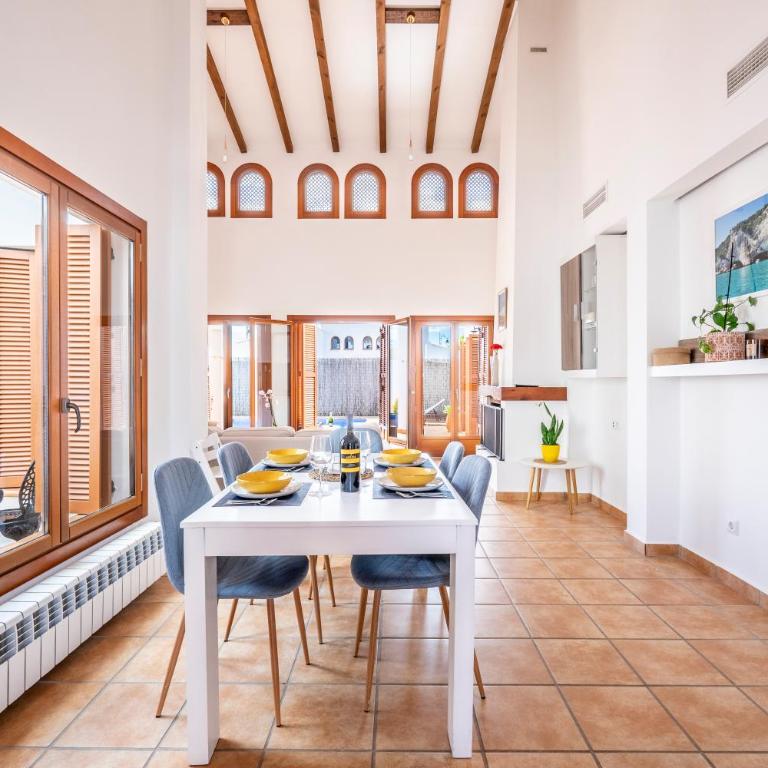 Villa with sunny private pool in golf resort - child friendly! - Three-Bedroom Villa - 7