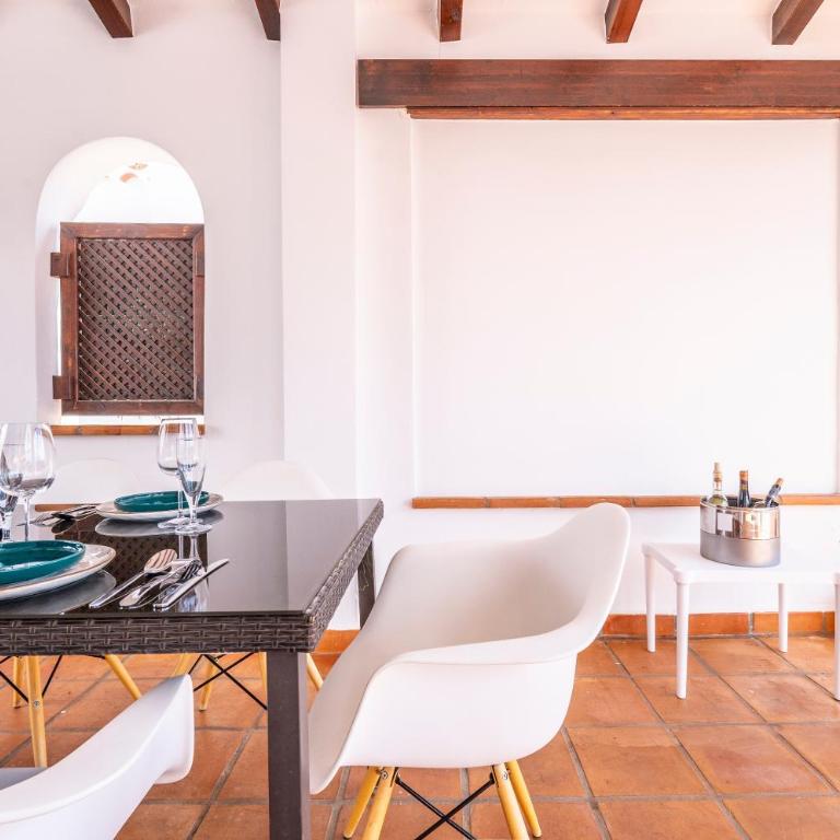 Villa with sunny private pool in golf resort - child friendly! - Three-Bedroom Villa - 19