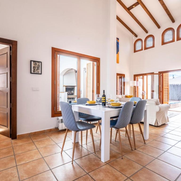 Villa with sunny private pool in golf resort - child friendly! - Three-Bedroom Villa - 27