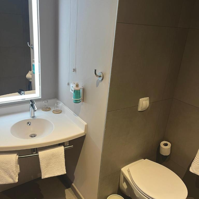 Novotel Suites Clermont Ferrand Polydome - Chambre Supérieure Accessible aux Personnes à Mobilité Réduite - 12