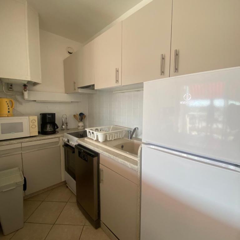 PORT CAMARGUE – BEL APPARTEMENT CLIMATISÉ AVEC VUE MER, TERRASSE PARKING – 4 PERSONNES - Apartment - 3