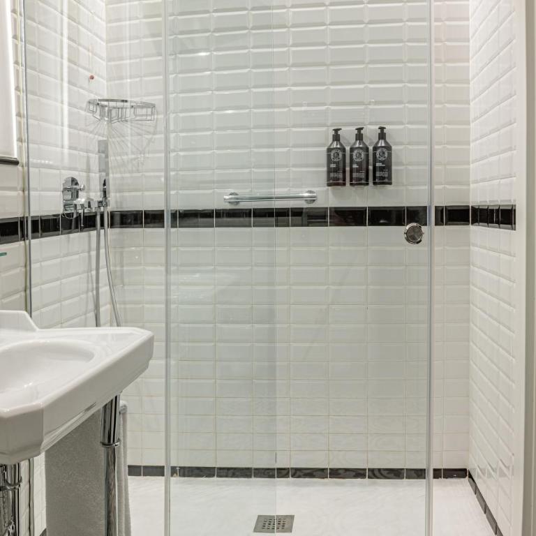 The Independent Suites - Camera Familiare - 4
