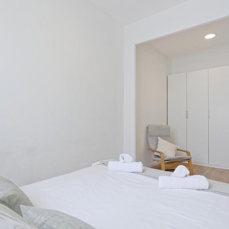 CENTRAL & BRIGHT APARTMENT!! - Two-Bedroom Apartment - 15