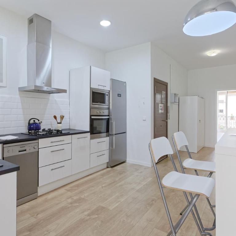CENTRAL & BRIGHT APARTMENT!! - Two-Bedroom Apartment - 10