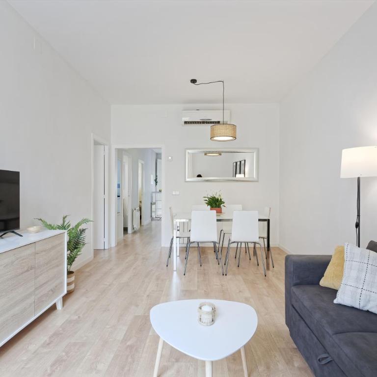 CENTRAL & BRIGHT APARTMENT!! - Two-Bedroom Apartment - 5