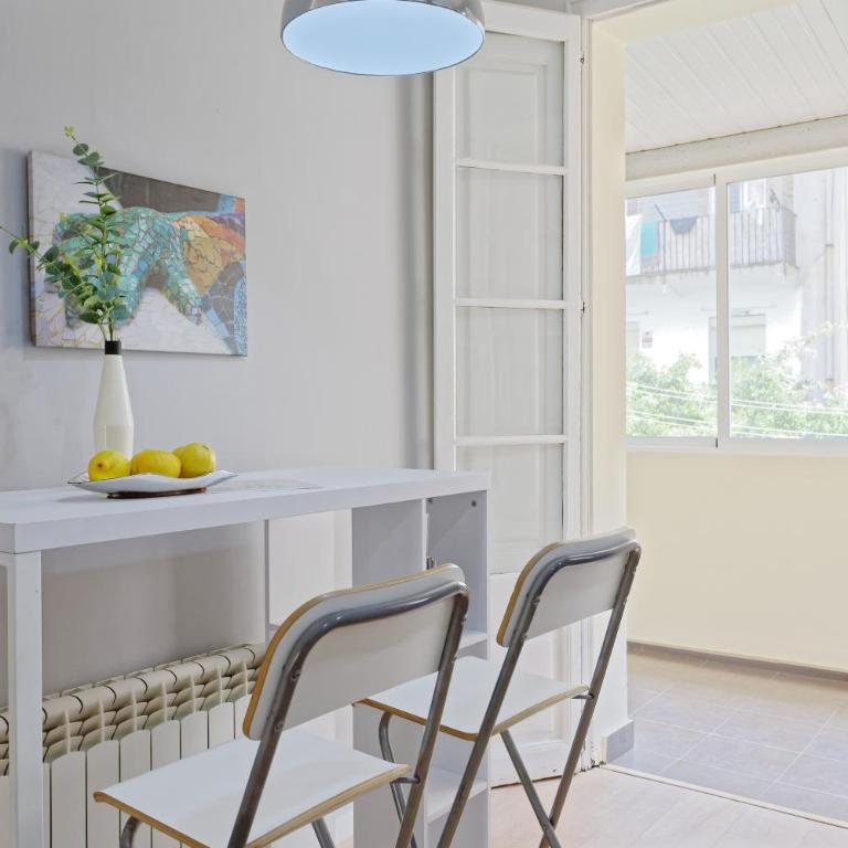 CENTRAL & BRIGHT APARTMENT!! - Two-Bedroom Apartment - 11