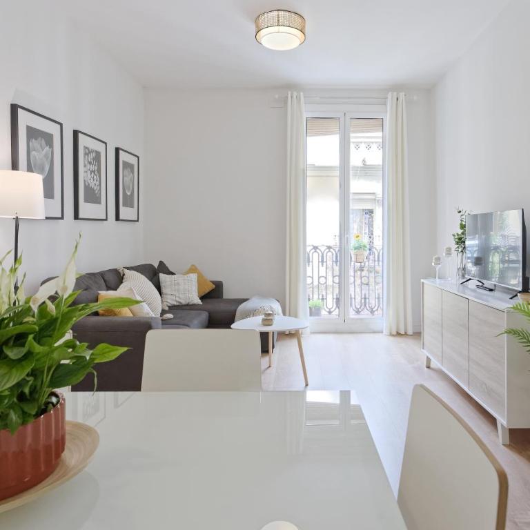 CENTRAL & BRIGHT APARTMENT!! - Two-Bedroom Apartment - 7