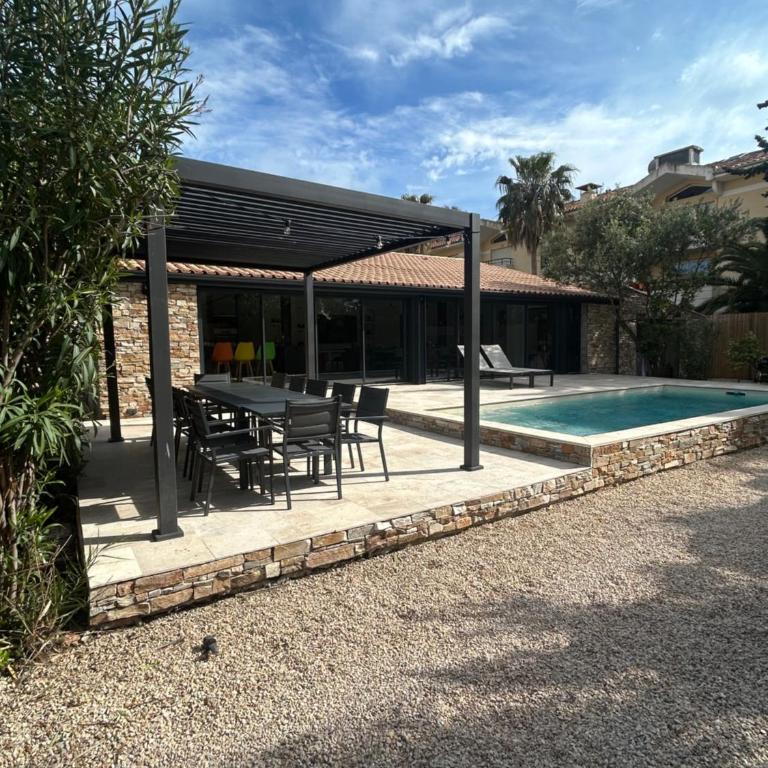 Villa 5 min walk to beach port - Villa - 4