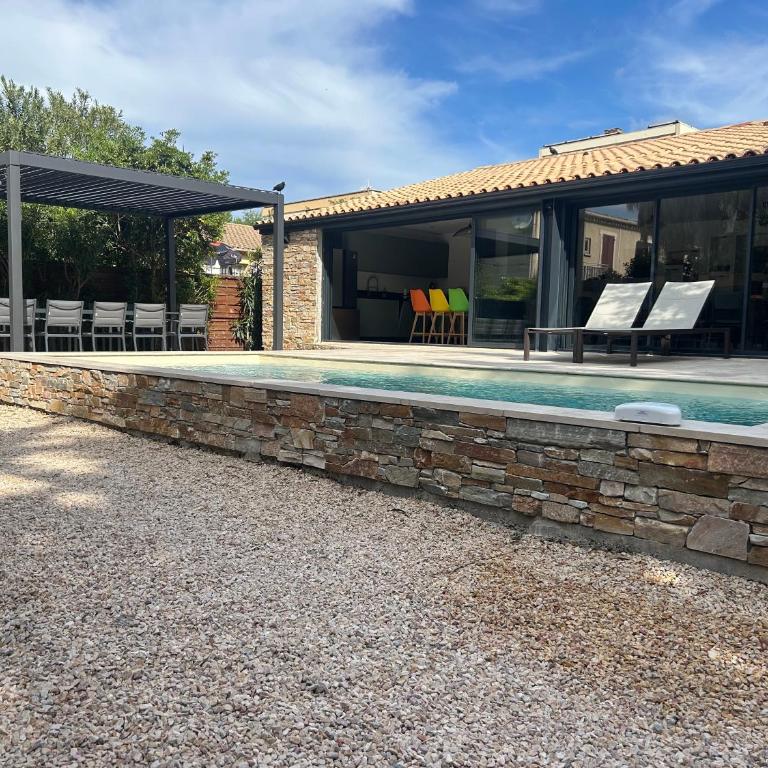Villa 5 min walk to beach port - Villa - 27