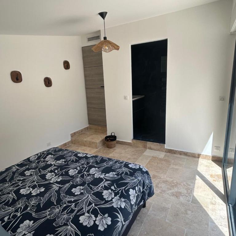 Villa 5 min walk to beach port - Villa - 21