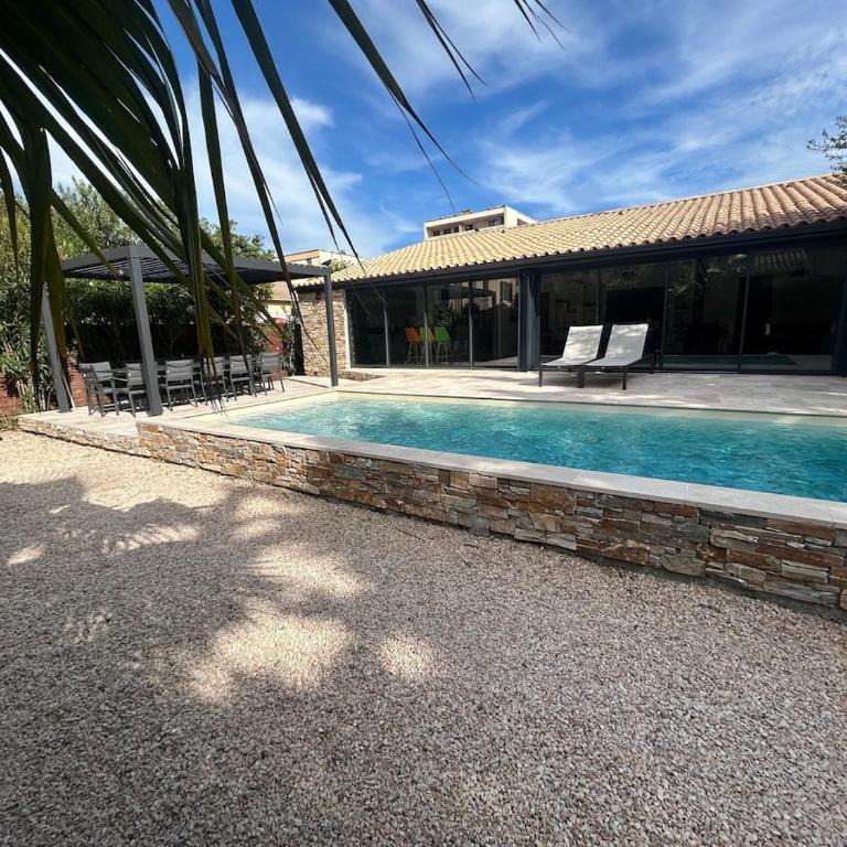 Villa 5 min walk to beach port - Villa - 1
