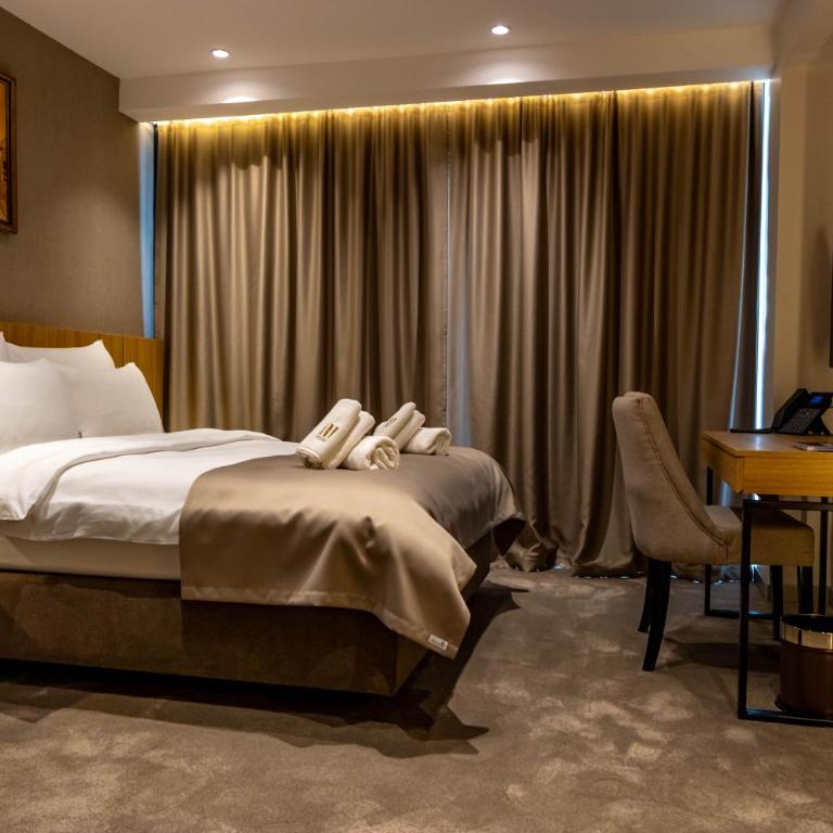 Hotel Helm - Standard Double Room - 7