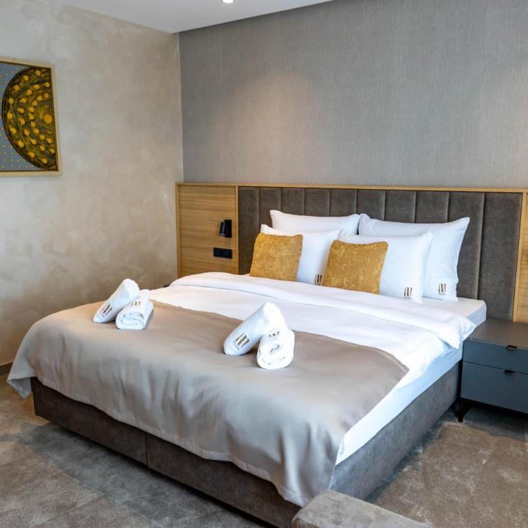 Hotel Helm - Deluxe Double or Twin Room - 5