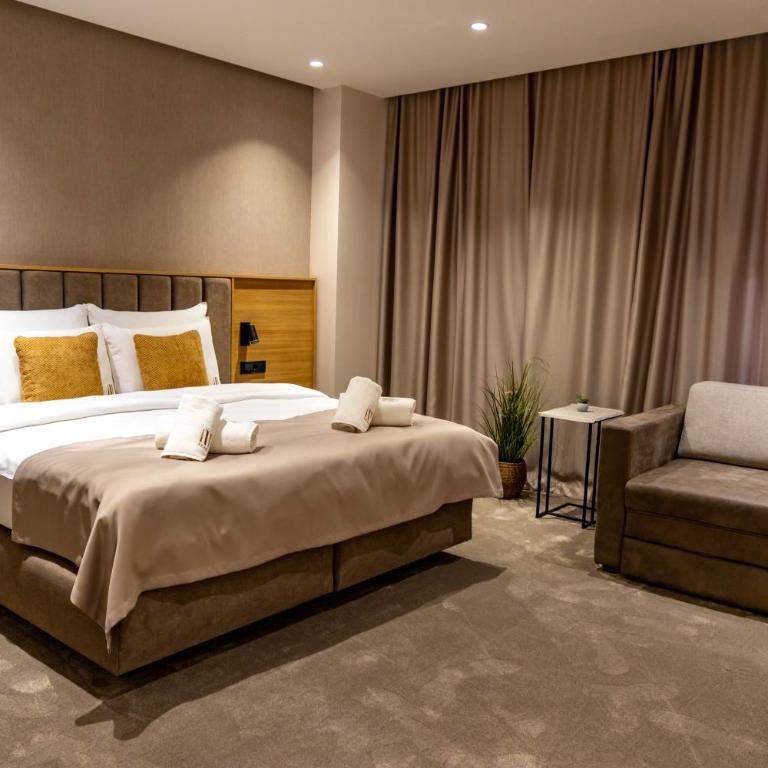 Hotel Helm - Deluxe Double or Twin Room - 3