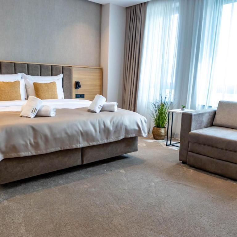 Hotel Helm - Deluxe Double or Twin Room - 6