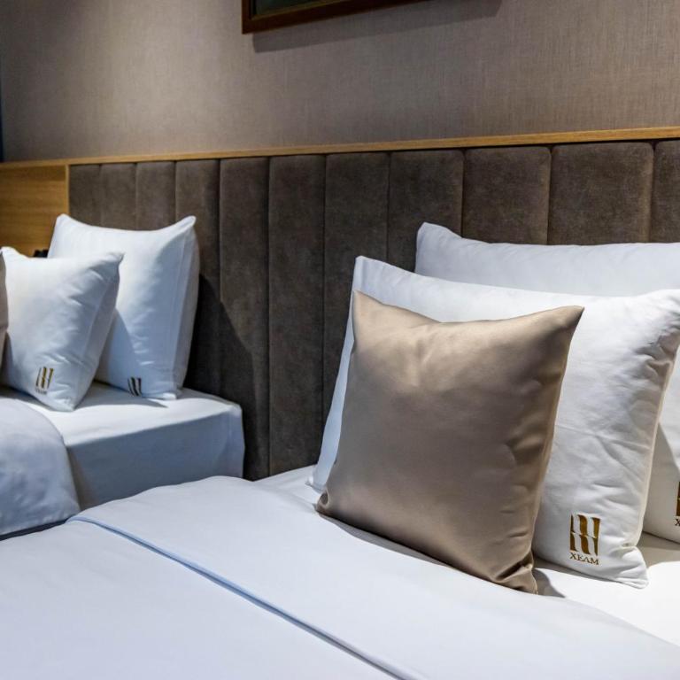 Hotel Helm - Deluxe Double or Twin Room - 1