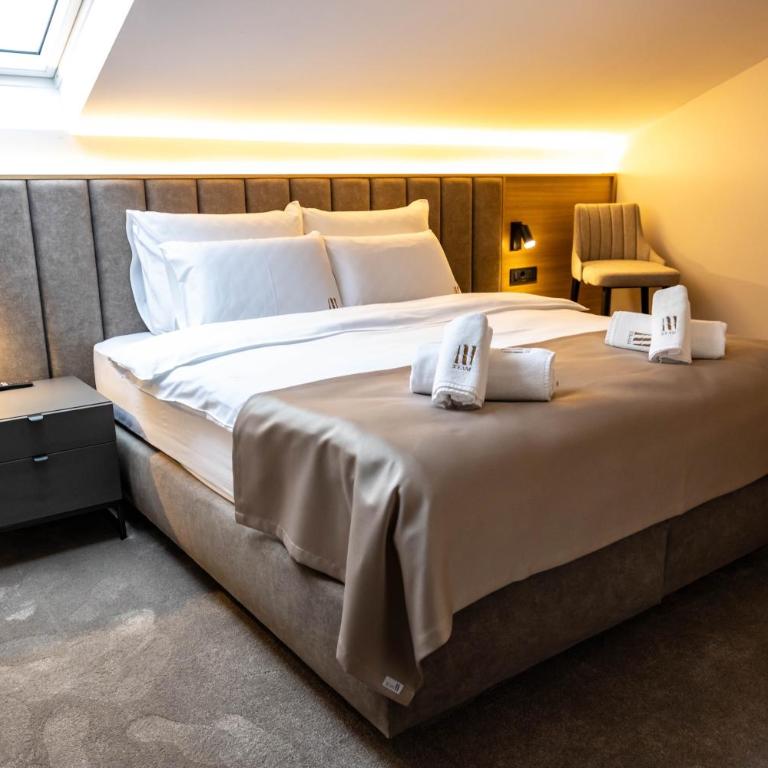 Hotel Helm - Deluxe Suite - 11