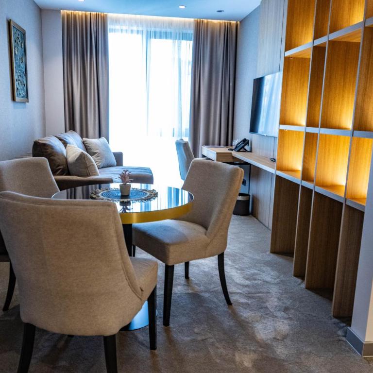 Hotel Helm - Deluxe Suite - 3