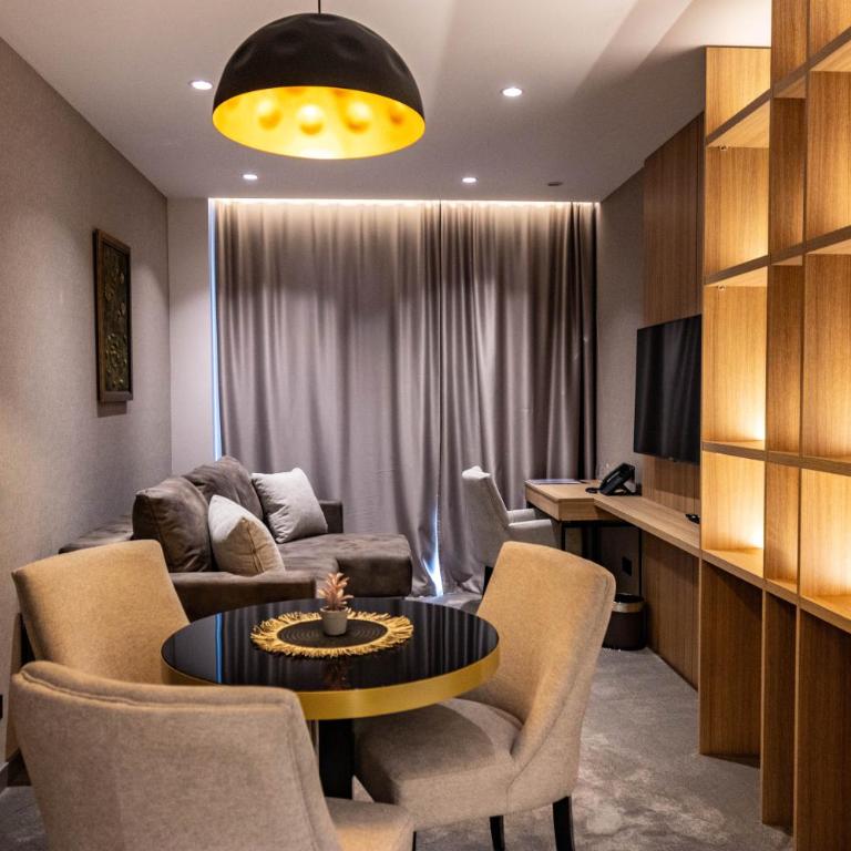 Hotel Helm - Deluxe Suite - 13