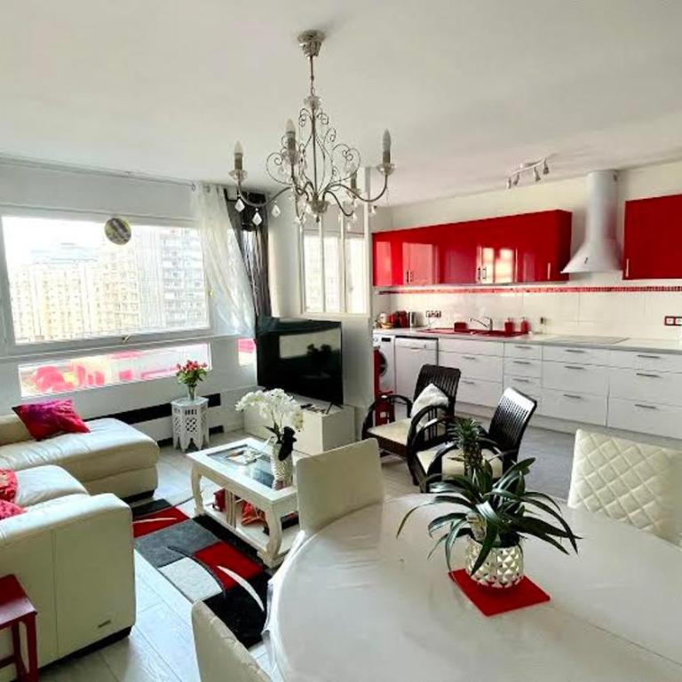un cocon a deux pas du métro et avec parking inclus - Two-Bedroom Apartment - 1
