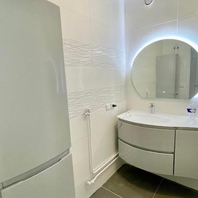 un cocon a deux pas du métro et avec parking inclus - Two-Bedroom Apartment - 25