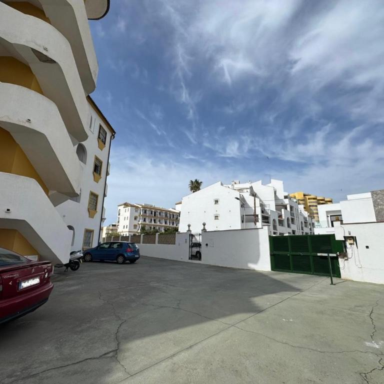 Terraza y vistas en Carihuela Erisa 2 a 100 metros de la playa - Apartamento de 2 dormitorios - 30