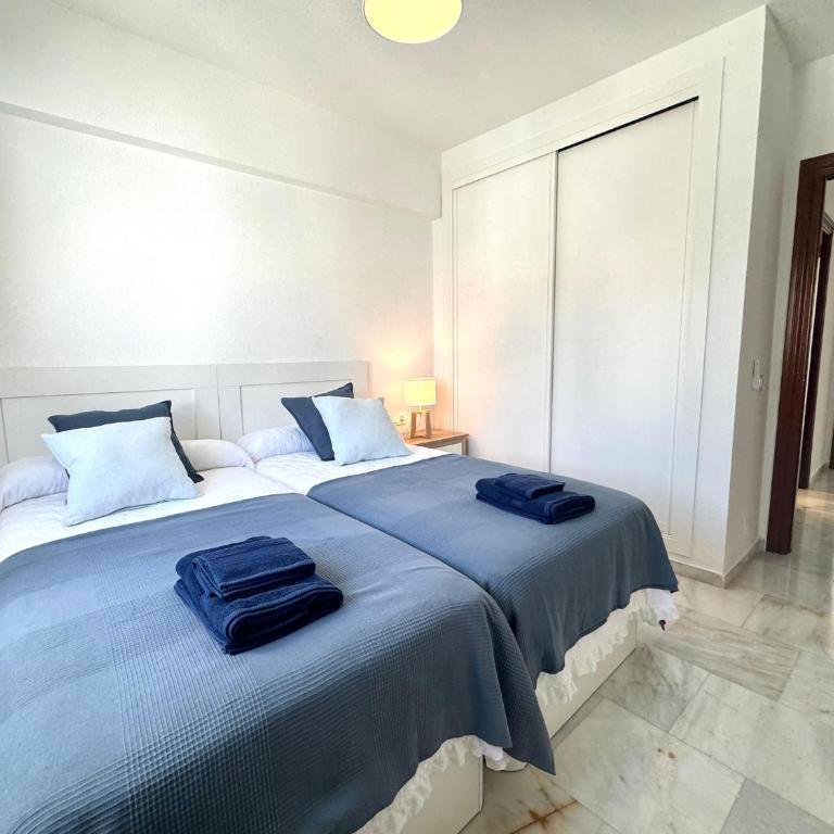 Terraza y vistas en Carihuela Erisa 2 a 100 metros de la playa - Apartamento de 2 dormitorios - 24