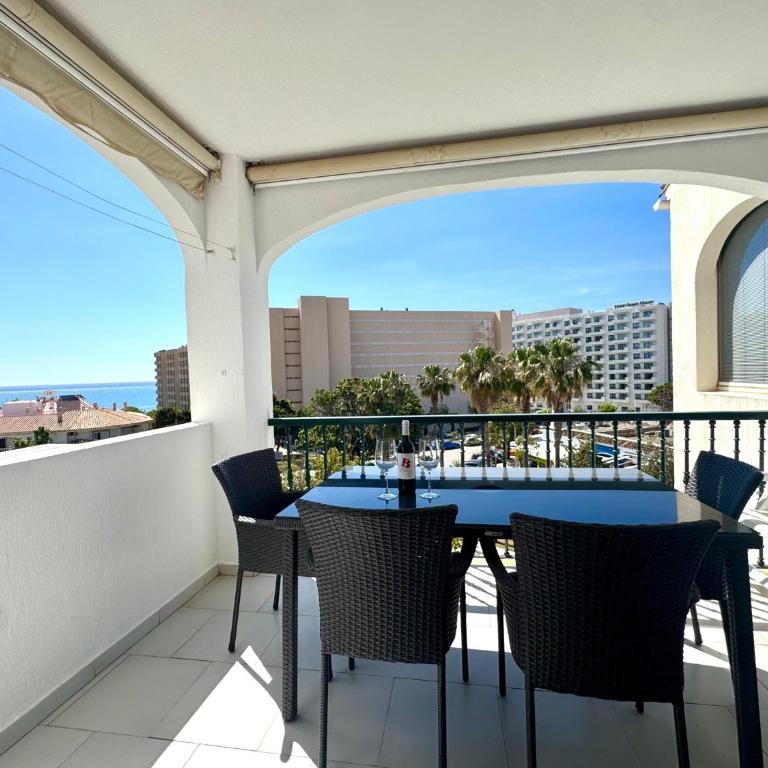 Terraza y vistas en Carihuela Erisa 2 a 100 metros de la playa - Apartamento de 2 dormitorios - 2