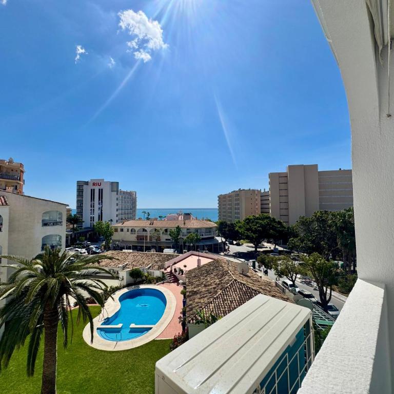 Terraza y vistas en Carihuela Erisa 2 a 100 metros de la playa - Apartamento de 2 dormitorios - 3