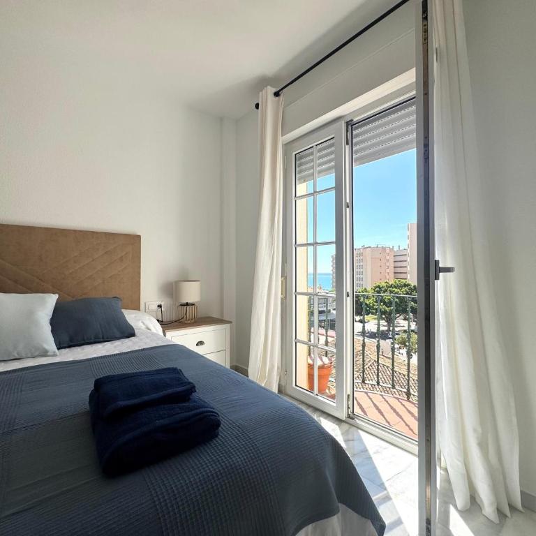 Terraza y vistas en Carihuela Erisa 2 a 100 metros de la playa - Apartamento de 2 dormitorios - 21