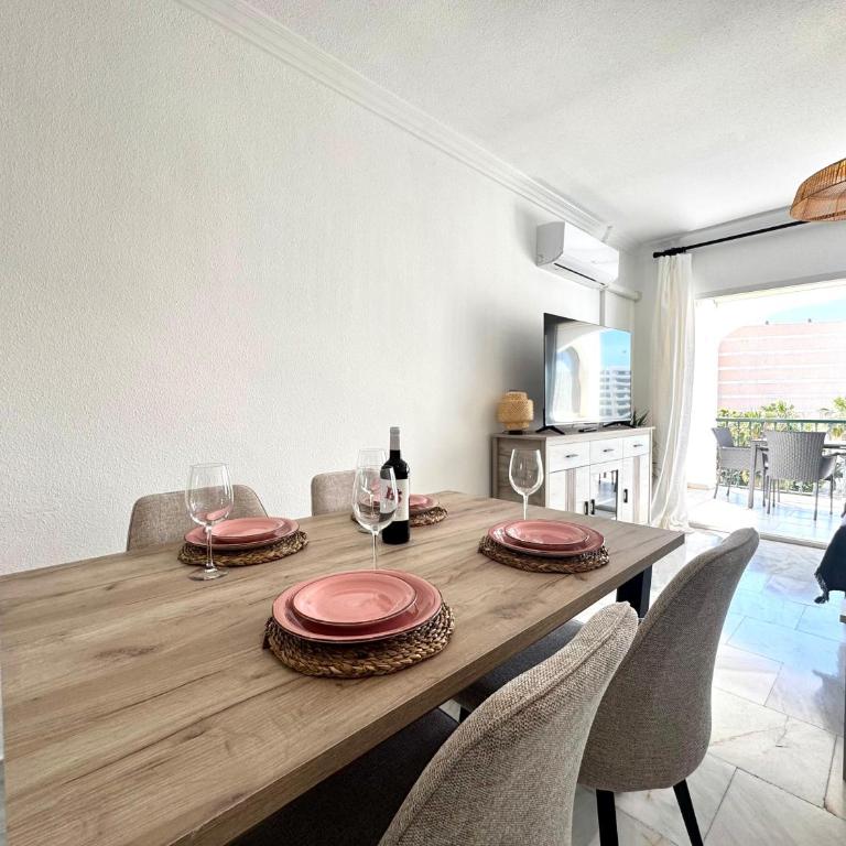 Terraza y vistas en Carihuela Erisa 2 a 100 metros de la playa - Apartamento de 2 dormitorios - 7