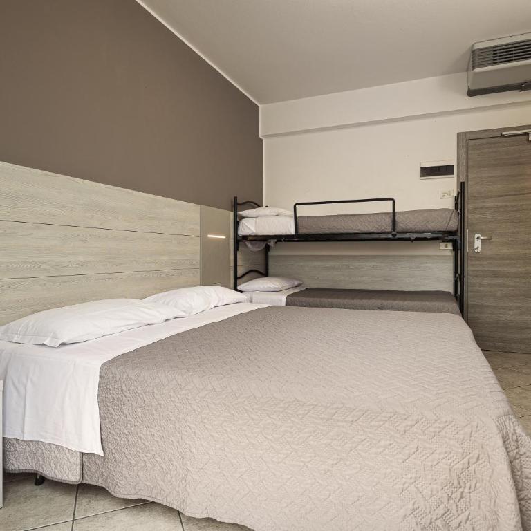 BI Hotel - Camera Quadrupla Economy - 2