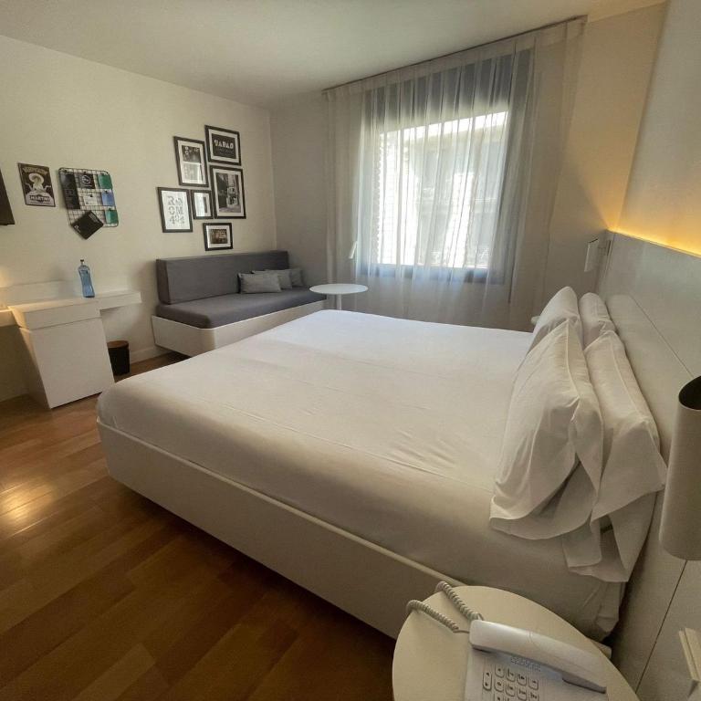 Pol & Grace Hotel - Superior Double or Twin Room - 5
