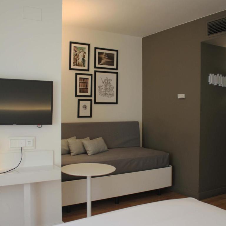 Pol & Grace Hotel - Superior Double or Twin Room - 6