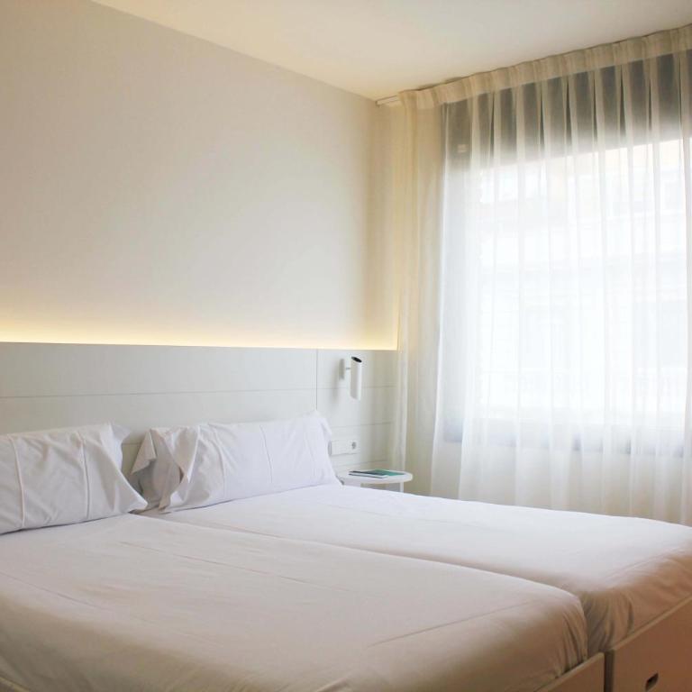 Pol & Grace Hotel - Superior Double or Twin Room - 8