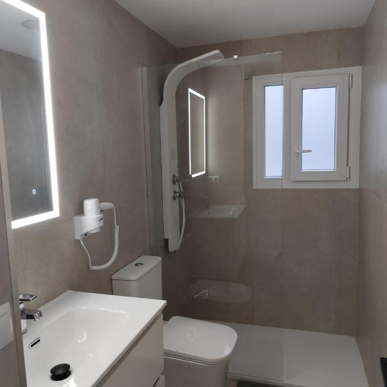 The Mushroom Street Apartment - Three-Bedroom Apartment with View - 18