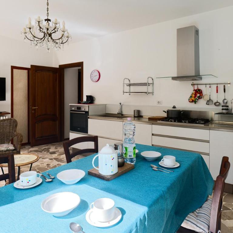 Loggia degli Innocenti Laura - Flat in the Center and near the Lake with two Bedrooms - Appartamento con 2 Camere da Letto - 8