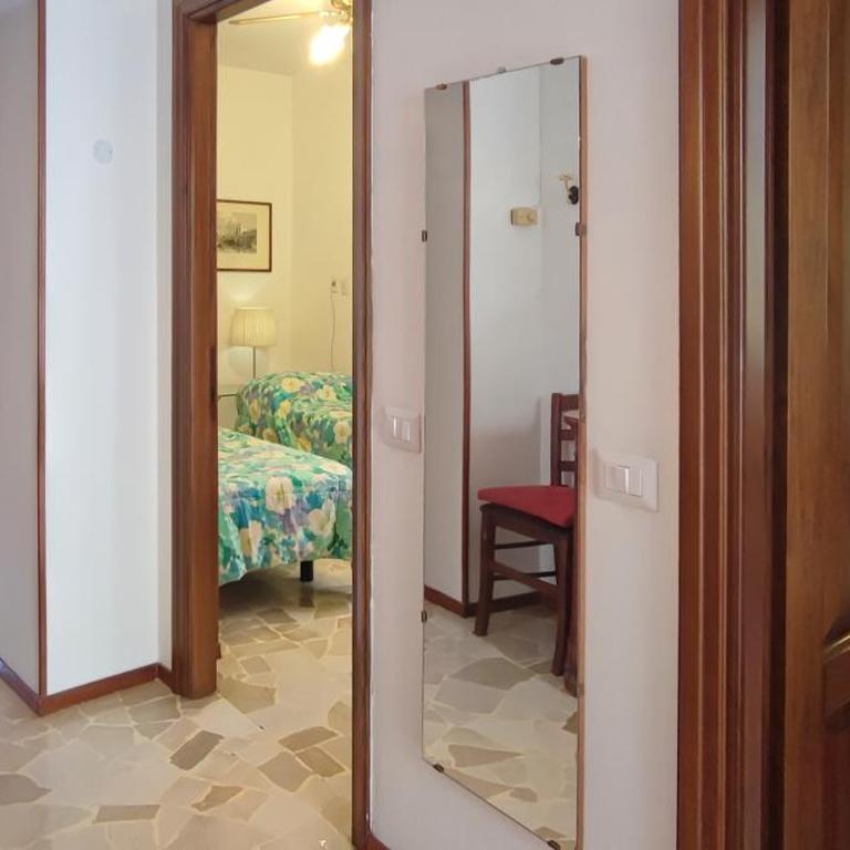 Loggia degli Innocenti Laura - Flat in the Center and near the Lake with two Bedrooms - Appartamento con 2 Camere da Letto - 19