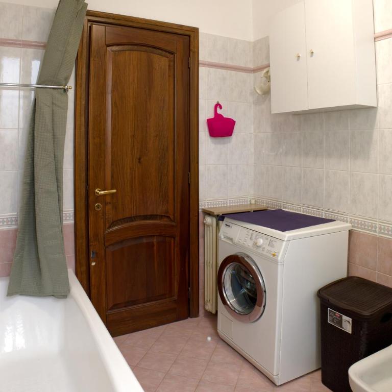 Loggia degli Innocenti Laura - Flat in the Center and near the Lake with two Bedrooms - Appartamento con 2 Camere da Letto - 24