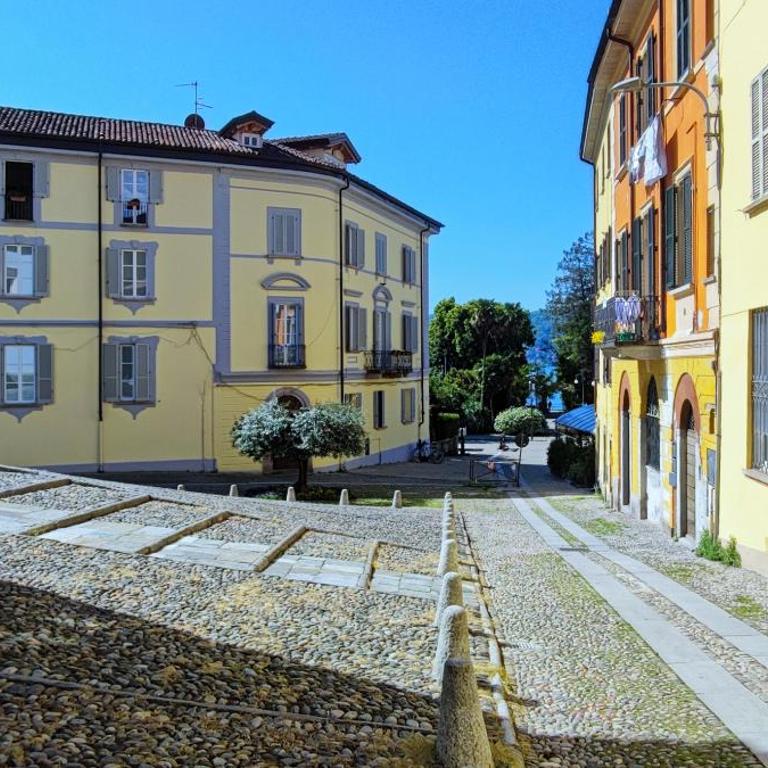Loggia degli Innocenti Laura - Flat in the Center and near the Lake with two Bedrooms - Appartamento con 2 Camere da Letto - 25